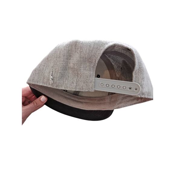 Uluru Breckenridge, CO hat with flat brim. Silver& Gray Adjustable snapback - Picture 4 of 6
